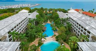 โรงแรมราวินทรา บีช รีสอร์ท แอนด์ สปา / Ravindra Beach Resort & Spa